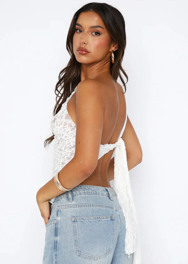 Top De Encaje Con Cuello Inclinado