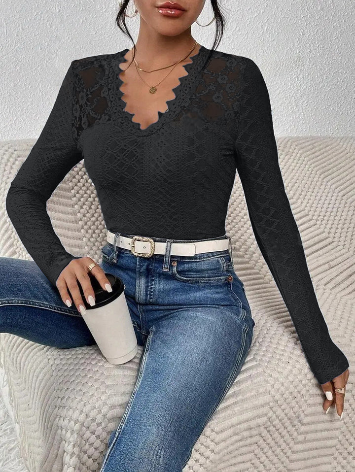 Top de manga larga con cuello en V y panel de encaje