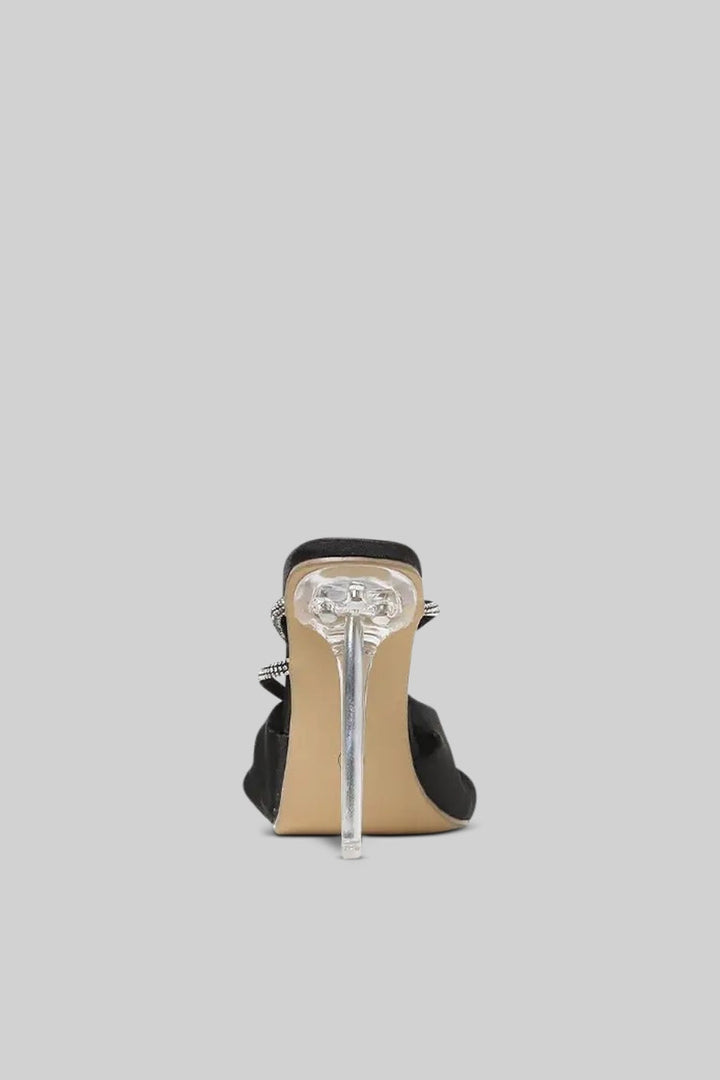 SANDALIAS DE TACON ALTO DE SATEN CON ADORNOS- NEGRO