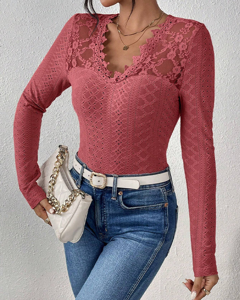 Top de manga larga con cuello en V y panel de encaje