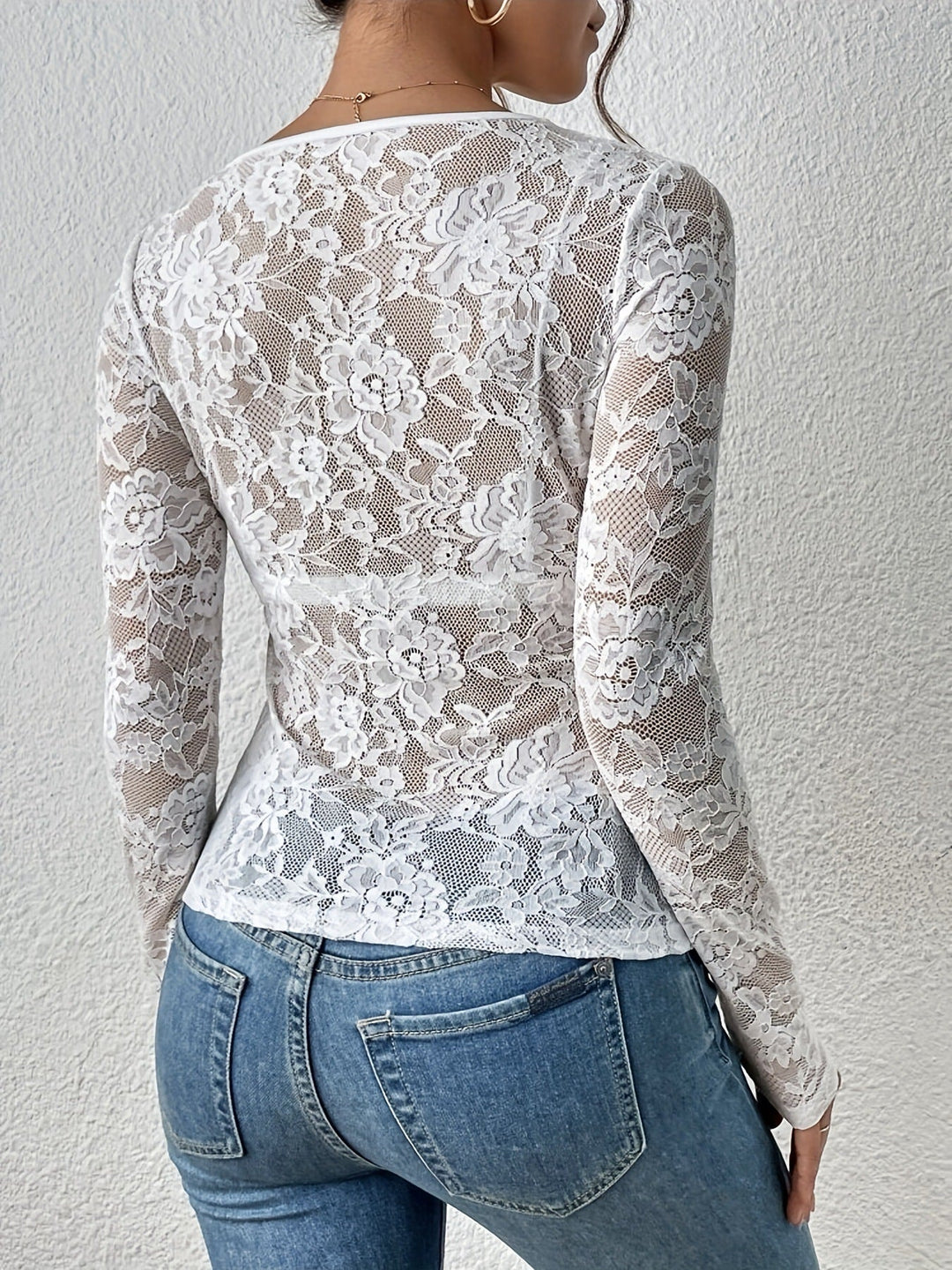 Top de manga larga con encaje floral