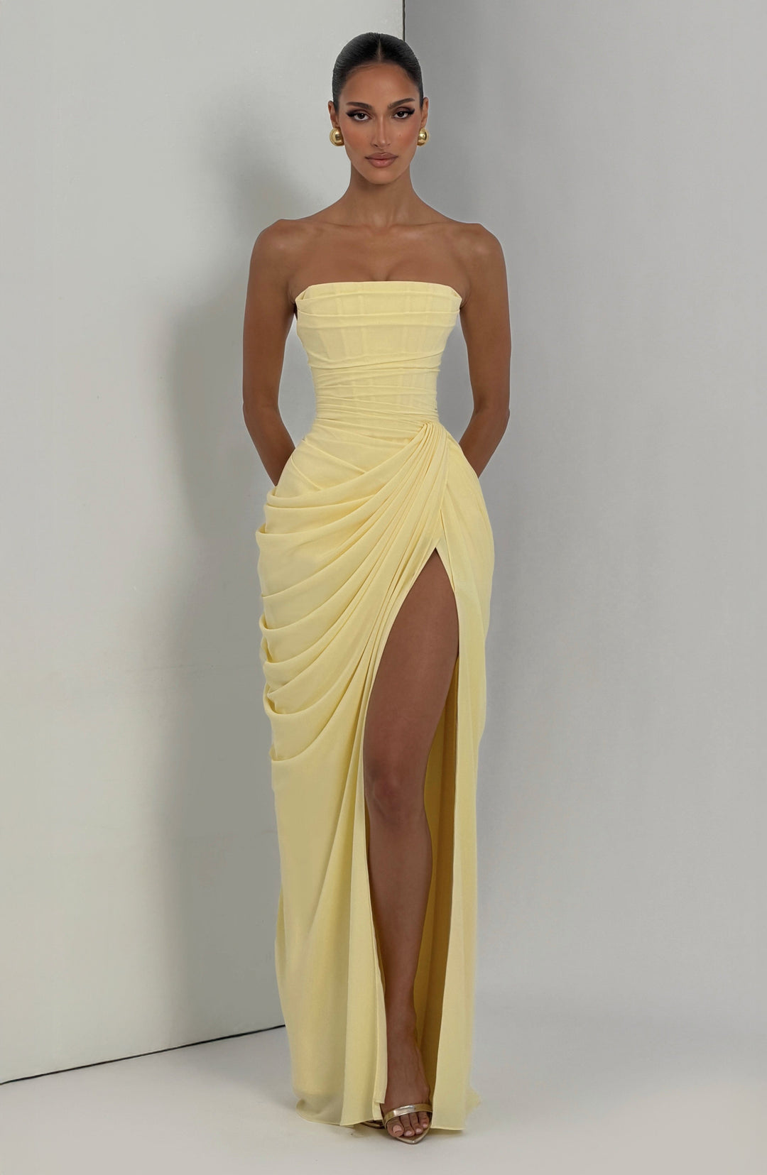 VESTIDO MALENA ELEGANCIA ESCULTURAL QUE DEFINE TU FIGURA