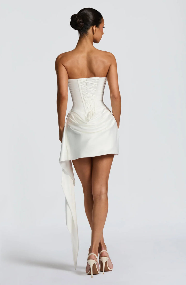 MONA | Vestido mini con silueta pulida